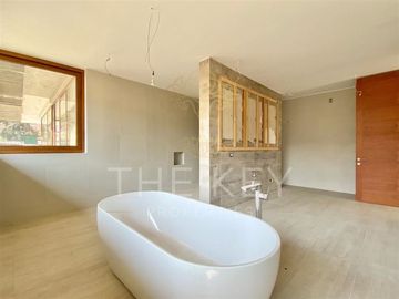 Casa en Venta en Cerro Apoquindo - Camino el Alba