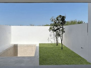 Casa con alberca privada, terraza techada, cochera para dos autos, venta