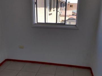 Casa interior en arriendo de 2 dorm. en Quilicura