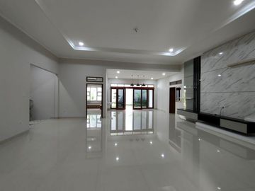 Dijual Rumah Lux di lokasi Elit Komplek Batununggal Bandung