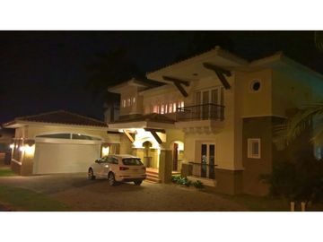 LUJOSA VILLA TUCAN COUNTRY CLUB & GOLF RESORT COCOLI 521 MT2