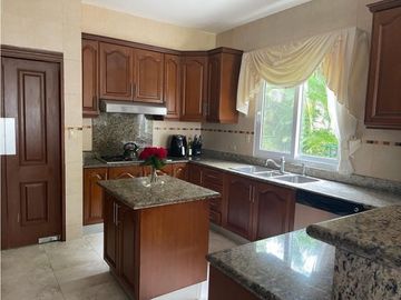 LUJOSA VILLA TUCAN COUNTRY CLUB & GOLF RESORT COCOLI 521 MT2