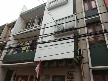 Dijual Kos-kosan Komersil 3 lantai di Kawasan Perkantoran Benhill, Jakarta Pusat
