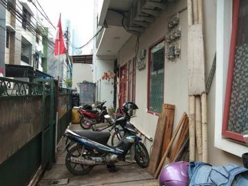 Dijual Kos-kosan Komersil 3 lantai di Kawasan Perkantoran Benhill, Jakarta Pusat