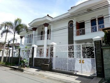 Rumah Mewah 2 Lantai Siap Huni di Komplek Tubagus Ismail Dago Kota Bandung