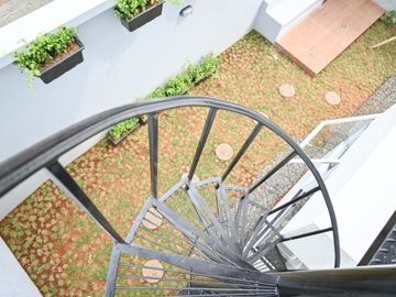 Rumah Di Jagakarsa, Baru, 2Lt, Cluster Baru Srengseng Sawah