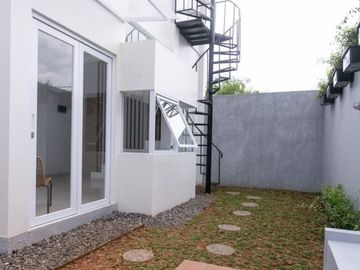 Rumah Di Jagakarsa, Baru, 2Lt, Cluster Baru Srengseng Sawah