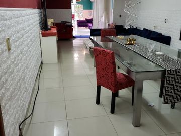 Casa 5 Amb. - Gran Lote - Garage - Fondo - Quincho - V.Urquiza