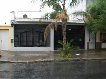 Casa 5 Amb. - Gran Lote - Garage - Fondo - Quincho - V.Urquiza