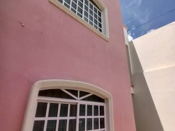 Casa en VENTA de 4 Recamaras una en la Planta Baja, en Los Portales, Sector Palmito, Barrancos, Pemex