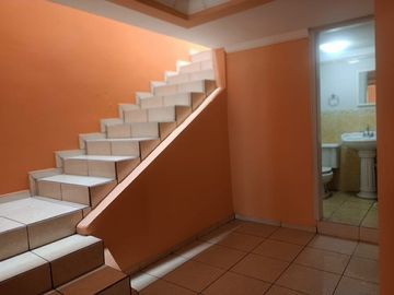 Casa en VENTA de 4 Recamaras una en la Planta Baja, en Los Portales, Sector Palmito, Barrancos, Pemex