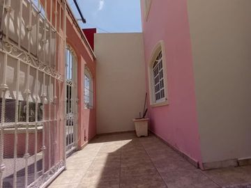 Casa en VENTA de 4 Recamaras una en la Planta Baja, en Los Portales, Sector Palmito, Barrancos, Pemex