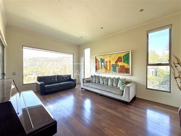 Casa en venta de 6 dorm. en Las Condes