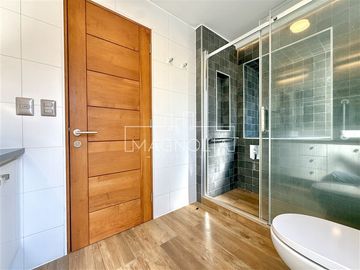 Casa en venta de 6 dorm. en Las Condes