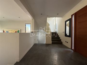 Casa en venta de 6 dorm. en Las Condes
