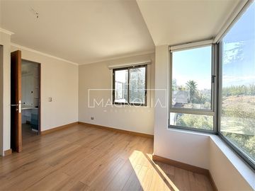 Casa en venta de 6 dorm. en Las Condes