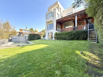 Casa en venta de 6 dorm. en Las Condes