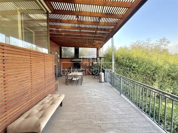 Casa en venta de 6 dorm. en Las Condes