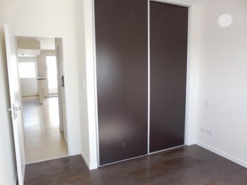 BELGRANO 1350 SEMIPISO DE 2 AMBIENTES CON COCHERA A ESTRENAR.