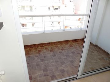 BELGRANO 1350 SEMIPISO DE 2 AMBIENTES CON COCHERA A ESTRENAR.