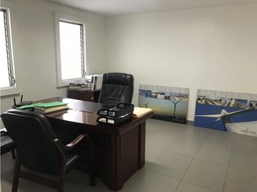 Venta Casa Amplia Zona Comercial  Duplex 2 Plantas Patio  500 Mts