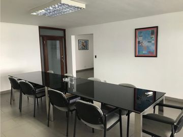 Venta Casa Amplia Zona Comercial  Duplex 2 Plantas Patio  500 Mts