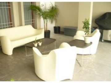Venta Casa Amplia Zona Comercial  Duplex 2 Plantas Patio  500 Mts