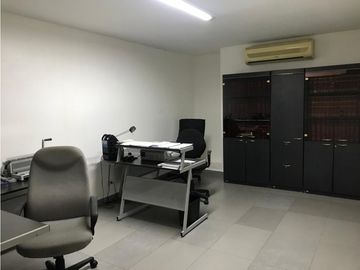 Venta Casa Amplia Zona Comercial  Duplex 2 Plantas Patio  500 Mts