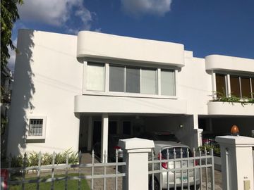 Venta Casa Amplia Zona Comercial  Duplex 2 Plantas Patio  500 Mts