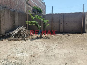 ✨¡Oportunidad única en La Victoria, Chiclayo!✨

CASA EN VENTA COMO  TERRENO 
Terreno Amplio para Desarrollo Multifamiliar, Residencial y Comercial