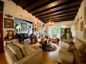 apartamento en venta en poblado aguacatala. Cod V14015