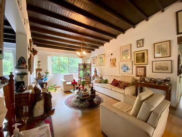 apartamento en venta en poblado aguacatala. Cod V14015