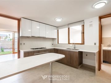 Exquisita casa de 4 dorm. + Office Sector Monseñor