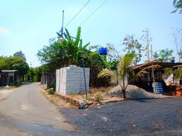 Tanah Murah Tepi Jalan Aspal Timur Pasar Gentan Jakal Kaliurang KM 10