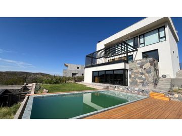 VENDE EXCELENTE CASA EN AGUARIBAY BARRIO PRIVADO