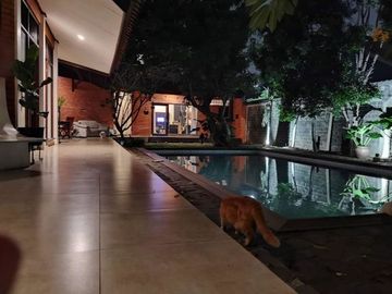 Rumah dengan Kolam Renang di Gandul Cinere harga Murah dekat Tol Desari