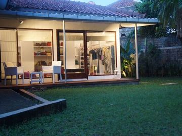 Rumah dengan Kolam Renang di Gandul Cinere harga Murah dekat Tol Desari