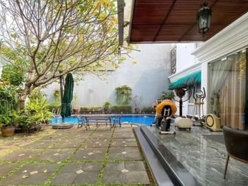 Rumah di Simprug, Jakarta Selatan. Rumah Mewah Strategis