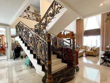 Rumah di Simprug, Jakarta Selatan. Rumah Mewah Strategis