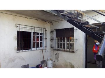 Espectacular casa multifamiliar-Lote propio 8,66x20 Mts.3 casas en 2 plantas-entrada independiente