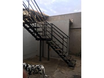 Espectacular casa multifamiliar-Lote propio 8,66x20 Mts.3 casas en 2 plantas-entrada independiente