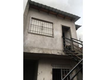 Espectacular casa multifamiliar-Lote propio 8,66x20 Mts.3 casas en 2 plantas-entrada independiente