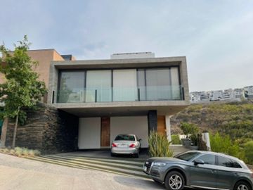 CASA EN VENTA EN PRIVADAS DEL PEDREGAL FASE 2, SLP
