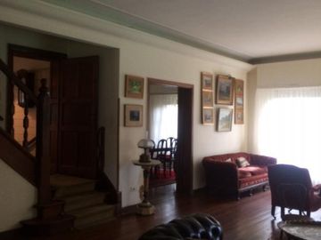 Casa a actualizar -  Excelente zona -OPORTUNIDAD