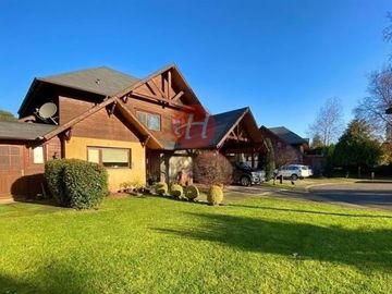 Casa en venta de 5 dorm. en Temuco