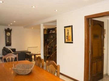 DUPLEX DE 4 AMBIENTES CON GARAGE DOBLE. Duplex en Venta.