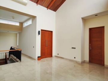 Rumah Disewa Dalam Town House Bebas banjir Area Kemang Timur