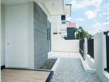 RUMAH CANTIK 2 LANTAI DI KALASAN, POSISI HOOK VIEW GUNUNG MERAPI