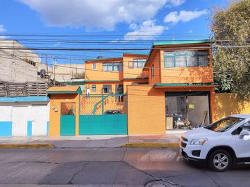 Inmueble / Casa con Local Comercial, sobre Av. 16 de Septiembre