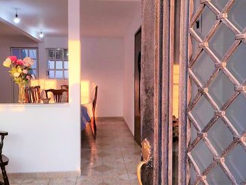 Inmueble / Casa con Local Comercial, sobre Av. 16 de Septiembre